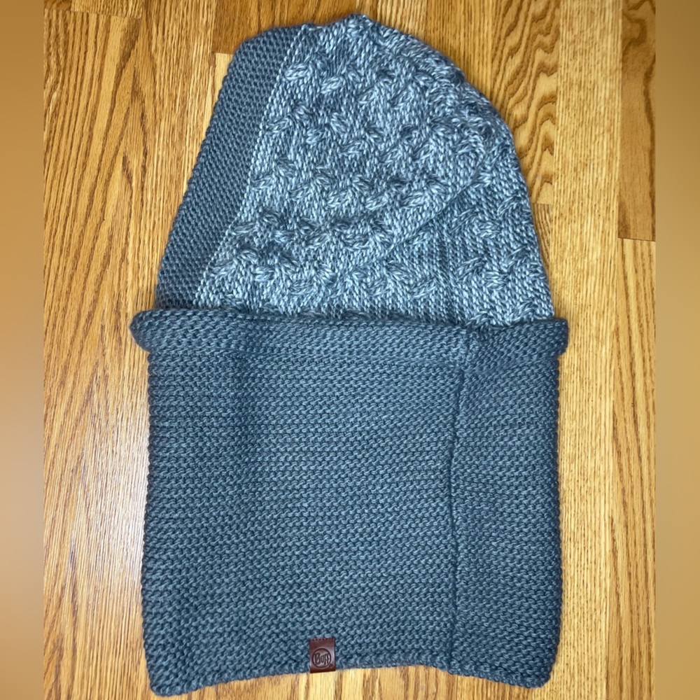 Buff acrylic sweater neck warmer with good